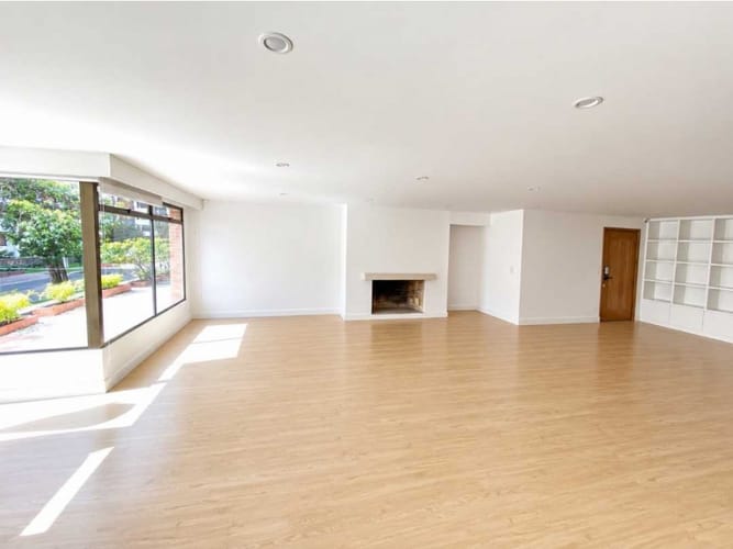 Apartamento de 3 alcobas en venta en Santa Barbara Oriental, Bogotá, 192 m² · foto 2 de 17