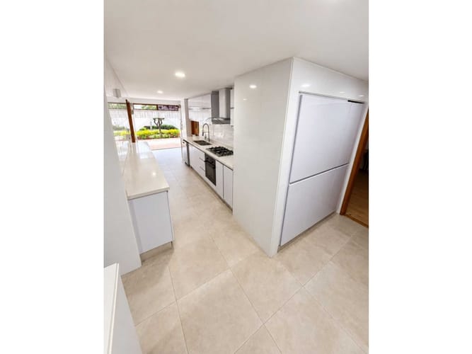 Apartamento de 3 alcobas en venta en Santa Barbara Oriental, Bogotá, 192 m² · foto 4 de 17