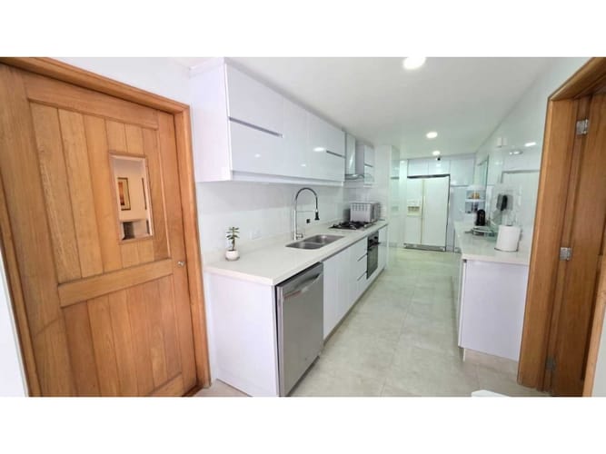 Apartamento de 3 alcobas en venta en Santa Barbara Oriental, Bogotá, 192 m² · foto 5 de 17
