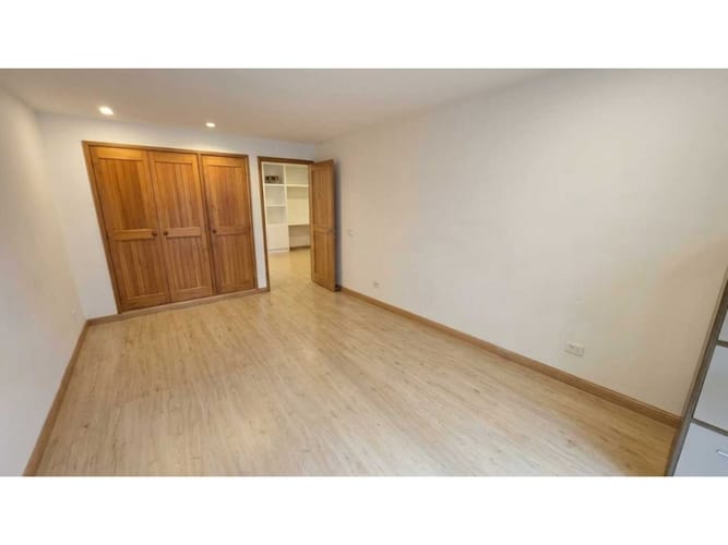 Apartamento de 3 alcobas en venta en Santa Barbara Oriental, Bogotá, 192 m² · foto 9 de 17
