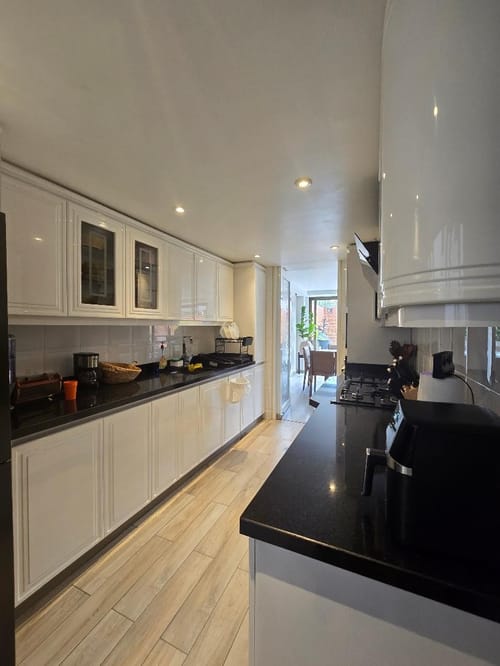 Apartamento de 3 alcobas en venta en Chicó Navarra, Bogotá, 243 m² · foto 6 de 9