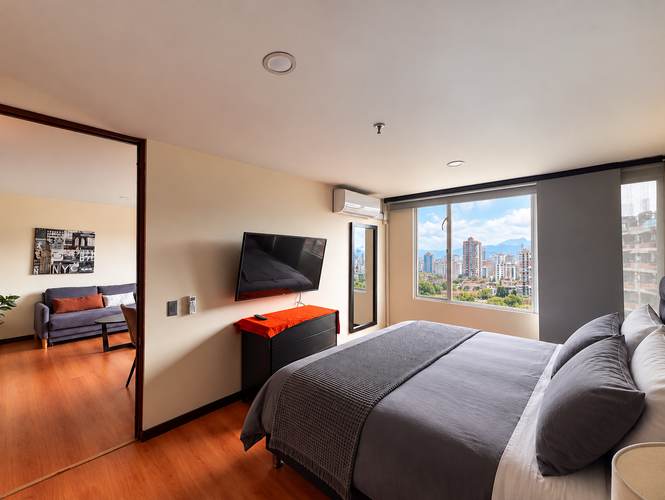 Apartamento de 1 alcoba en venta en La Aguacatala, Medellín, 57 m² · foto 3 de 20