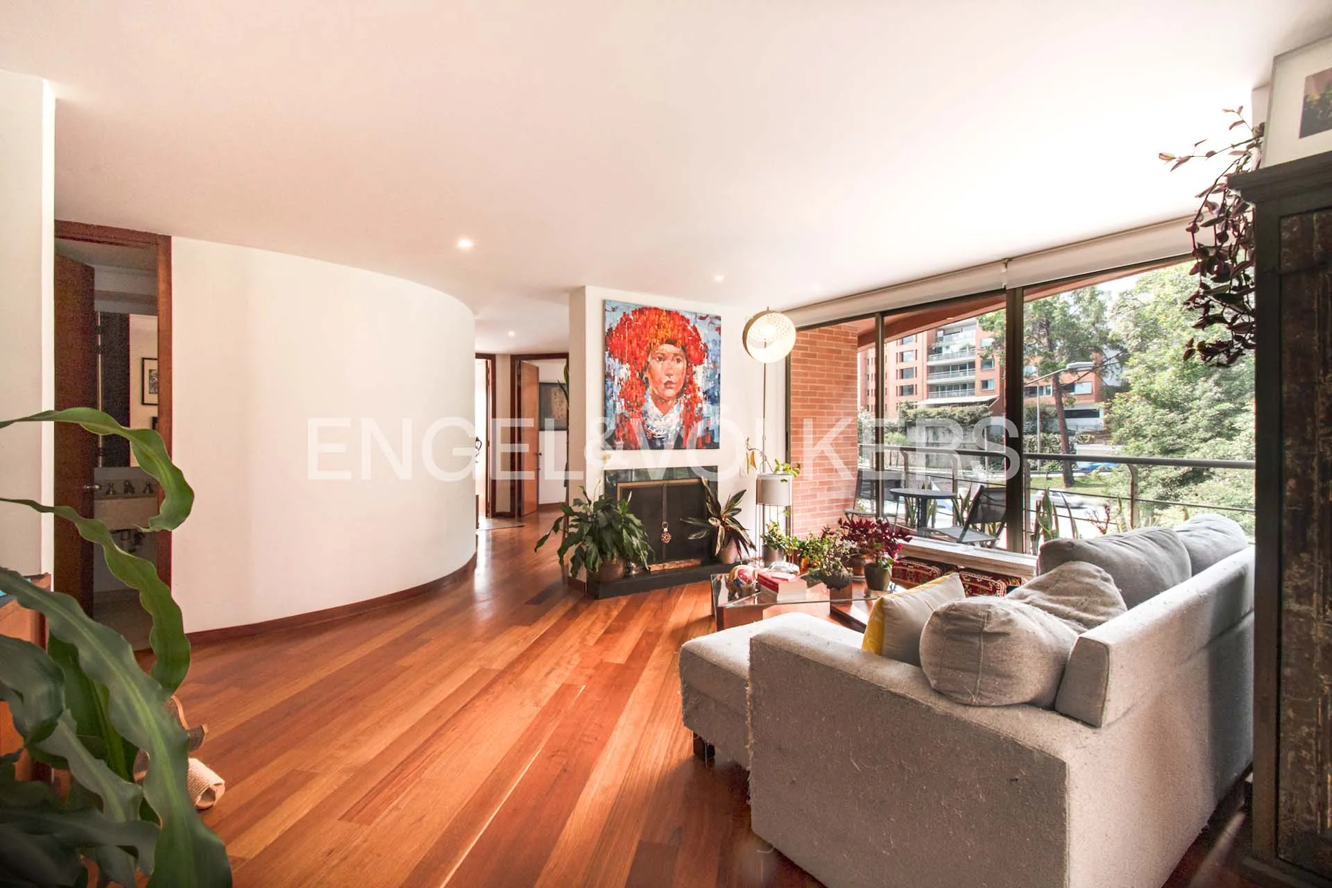 Apartamento en venta en Los Rosales, Bogotá · foto 2 de 15