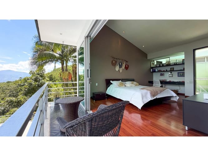 Casa de 3 alcobas en venta en El Poblado, Medellín, 726 m² · foto 6 de 24