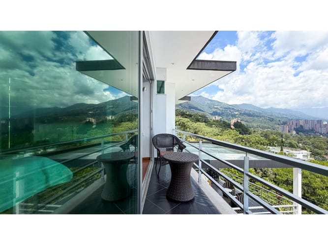 Casa de 3 alcobas en venta en El Poblado, Medellín, 726 m² · foto 7 de 24