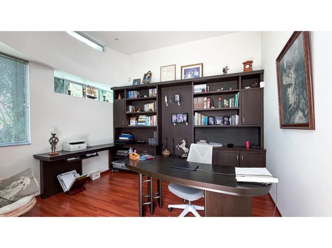 Casa de 3 alcobas en venta en El Poblado, Medellín, 726 m² · foto 9 de 24