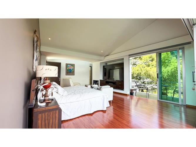 Casa de 3 alcobas en venta en El Poblado, Medellín, 726 m² · foto 11 de 24