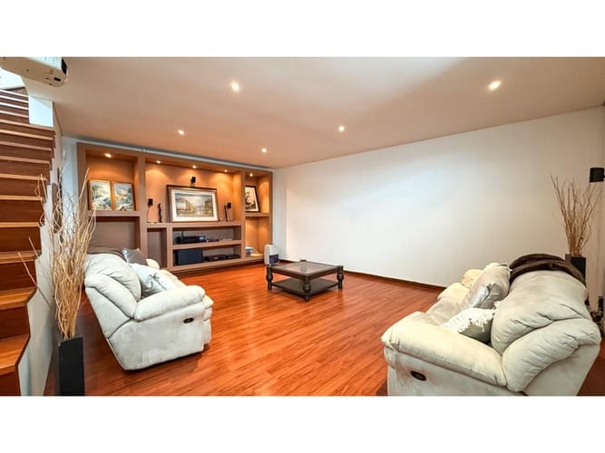 Casa de 3 alcobas en venta en El Poblado, Medellín, 726 m² · foto 15 de 24