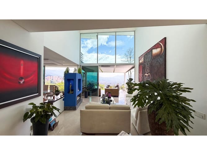 Casa de 3 alcobas en venta en El Poblado, Medellín, 726 m² · foto 18 de 24
