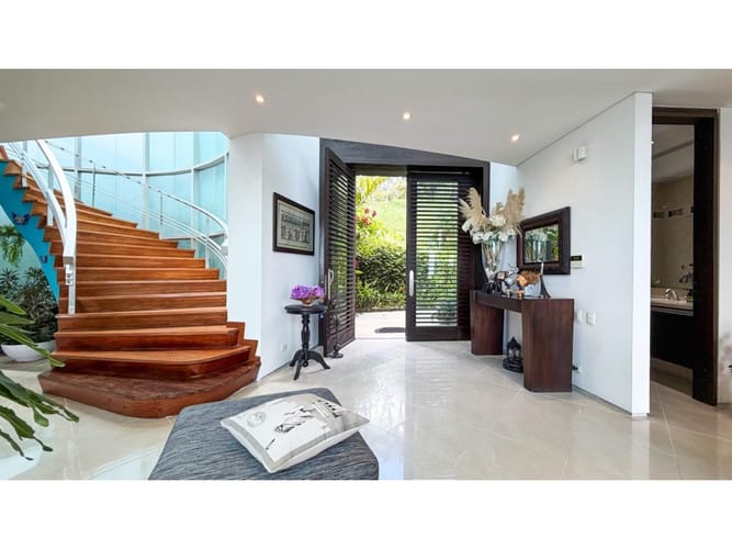 Casa de 3 alcobas en venta en El Poblado, Medellín, 726 m² · foto 21 de 24