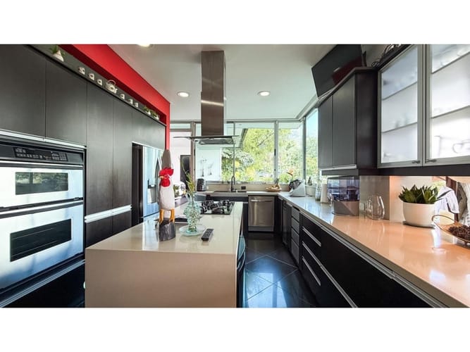 Casa de 3 alcobas en venta en El Poblado, Medellín, 726 m² · foto 24 de 24