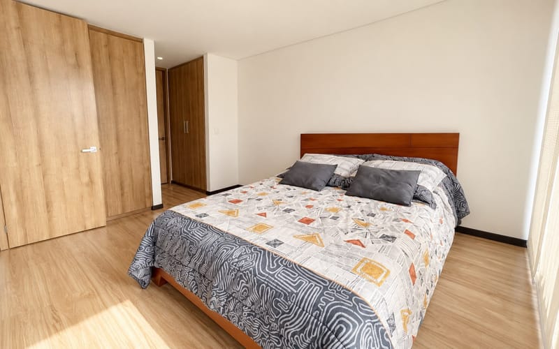 Apartamento de 1 alcoba en venta en Chicó Navarra, Bogotá, 54 m² · foto 3 de 15