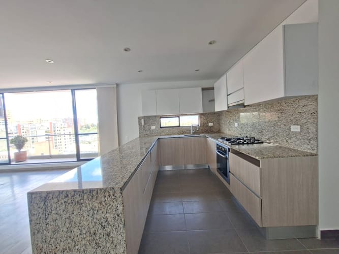 Apartamento de 3 alcobas en venta en La Floresta, Bogotá, 128 m² · foto 2 de 24