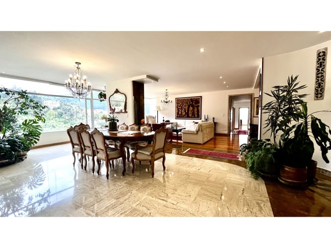 Apartamento de 3 alcobas en venta en Usaquen, Bogotá, 253 m² · foto 2 de 24