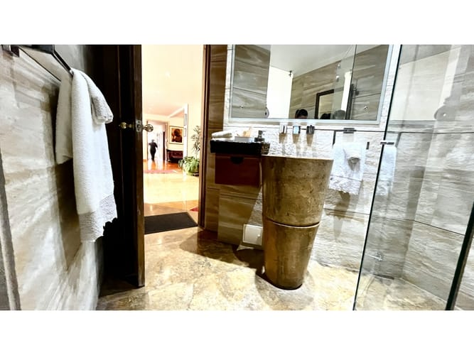Apartamento de 3 alcobas en venta en Usaquen, Bogotá, 253 m² · foto 6 de 24