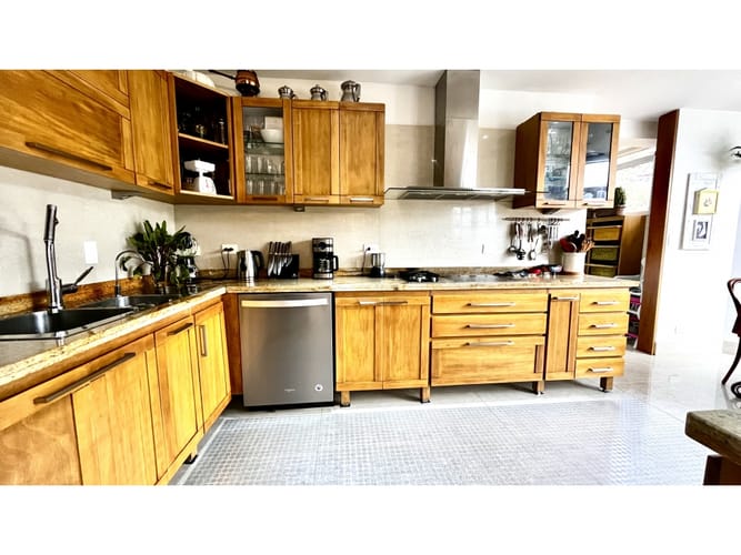 Apartamento de 3 alcobas en venta en Usaquen, Bogotá, 253 m² · foto 16 de 24