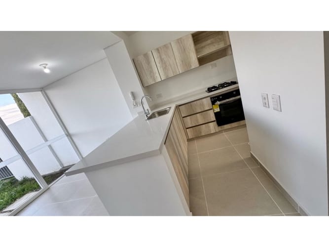 Casa de 2 alcobas en venta en El Castillo, Jamundí, 87 m² · foto 2 de 21
