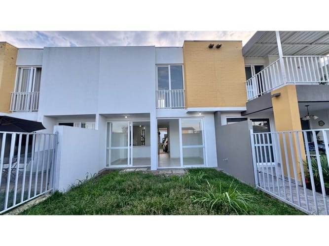 Casa de 2 alcobas en venta en El Castillo, Jamundí, 87 m² · foto 6 de 21