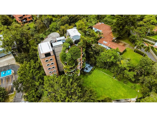 Apartamento de 2 alcobas en venta en Transversal Superior, Medellín, 200 m² · foto 2 de 24
