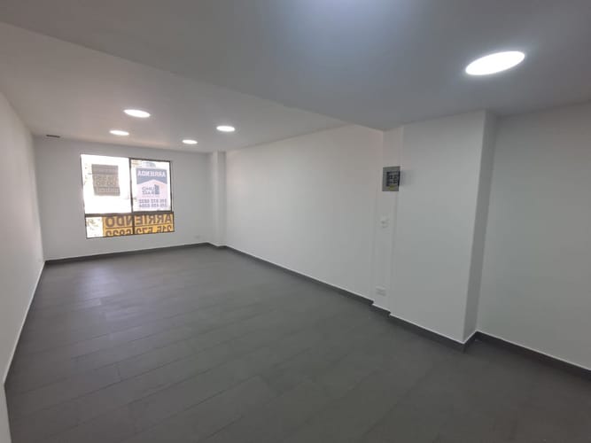Oficina en arriendo en Patio Bonito, Medellín, 40 m² · foto 3 de 7
