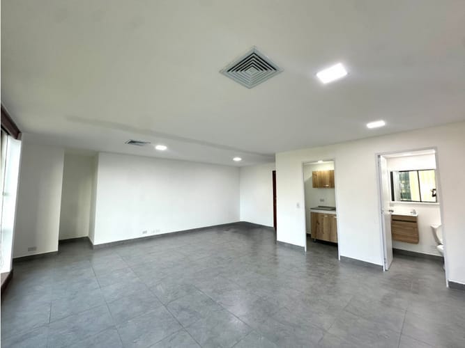 Oficina en venta en Urbanizacion Crucero Del Sur, Medellín, 40 m² · foto 3 de 7