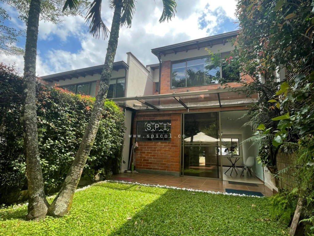 Casa en arriendo en Cumbres, Envigado