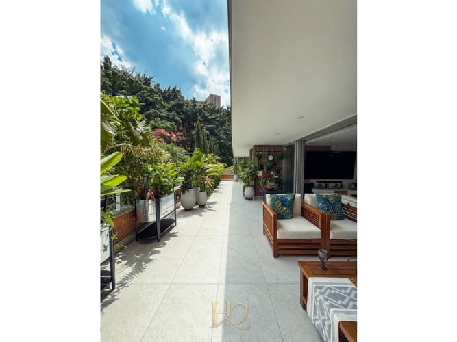 Apartamento de 4 alcobas en venta en El Poblado, Medellín, 250 m² · foto 2 de 18