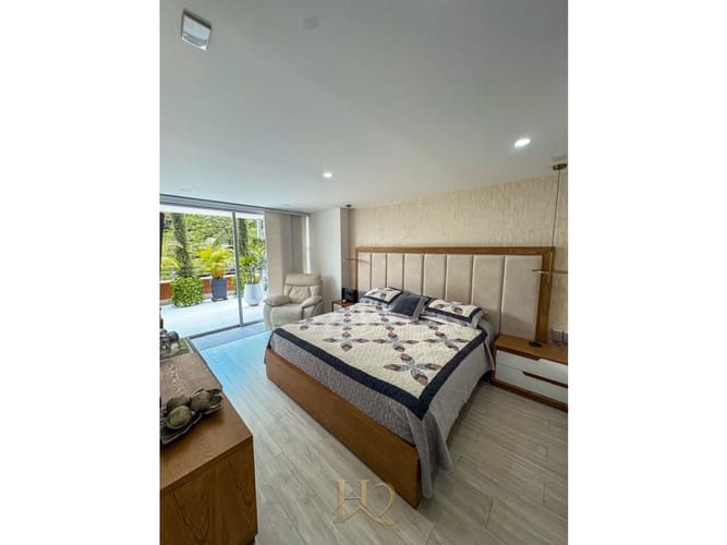 Apartamento de 4 alcobas en venta en El Poblado, Medellín, 250 m² · foto 8 de 18