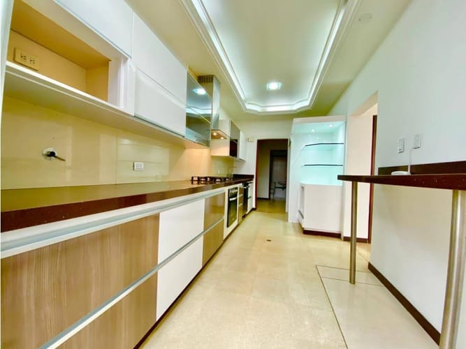 Casa de 4 alcobas en venta en El Poblado, Medellín, 276 m² · foto 2 de 15