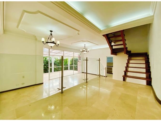 Casa de 4 alcobas en venta en El Poblado, Medellín, 276 m² · foto 3 de 15