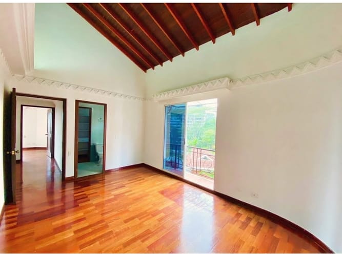 Casa de 4 alcobas en venta en El Poblado, Medellín, 276 m² · foto 12 de 15