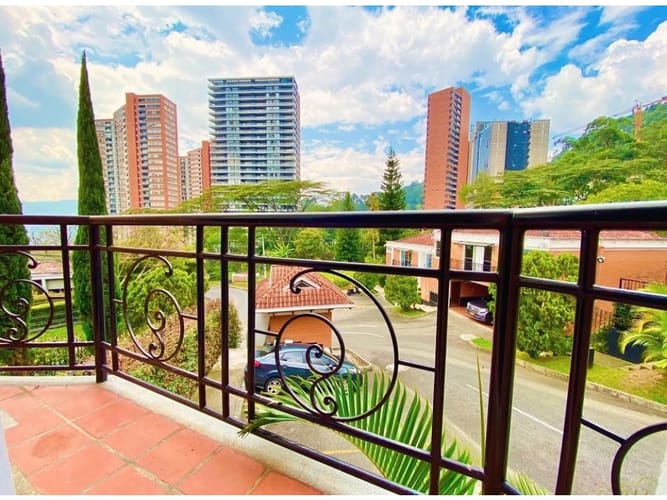 Casa de 4 alcobas en venta en El Poblado, Medellín, 276 m² · foto 13 de 15