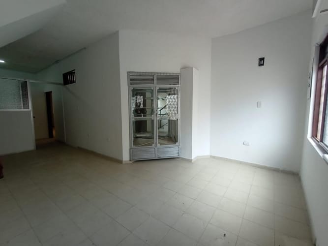 Casa de 7 alcobas en venta en Bretaña, Cali, 290 m² · foto 3 de 24