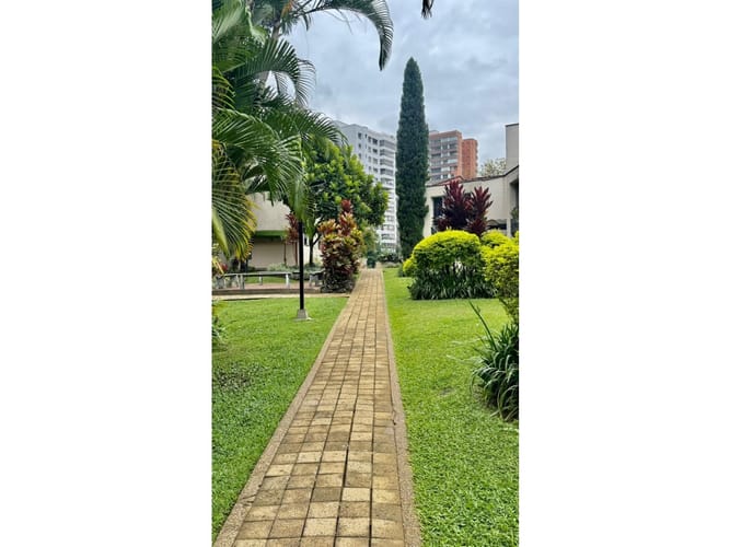 Casa de 3 alcobas en venta en El Castillo, Medellín, 316 m² · foto 2 de 22