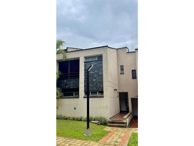 Casa de 3 alcobas en venta en El Castillo, Medellín, 316 m² · foto 8 de 22