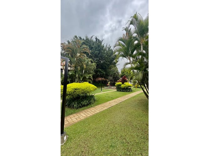 Casa de 3 alcobas en venta en El Castillo, Medellín, 316 m² · foto 14 de 22