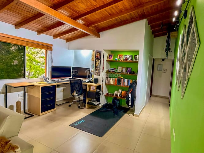 Apartamento de 2 alcobas en venta en El Tesoro, Medellín, 82 m² · foto 3 de 20