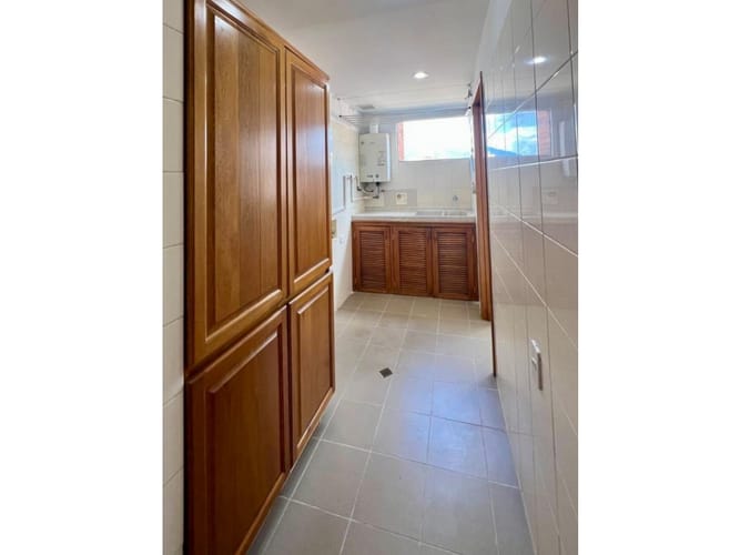 Apartamento en venta en El Poblado, Medellín, 226 m² · foto 2 de 24