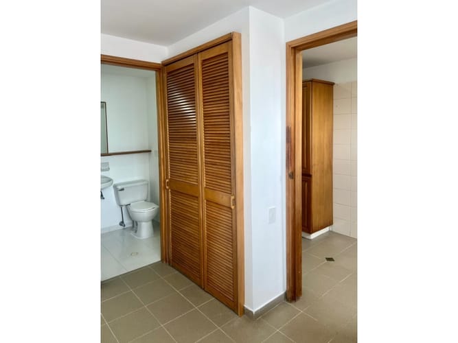 Apartamento en venta en El Poblado, Medellín, 226 m² · foto 4 de 24