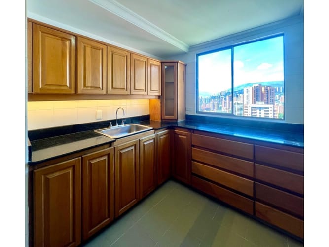 Apartamento en venta en El Poblado, Medellín, 226 m² · foto 9 de 24