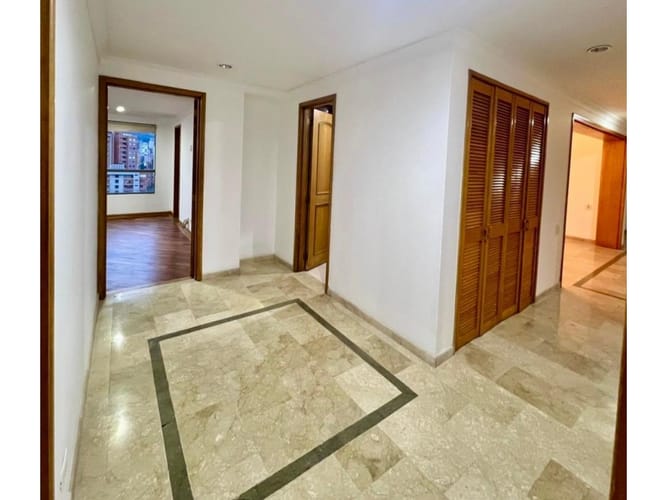 Apartamento en venta en El Poblado, Medellín, 226 m² · foto 21 de 24