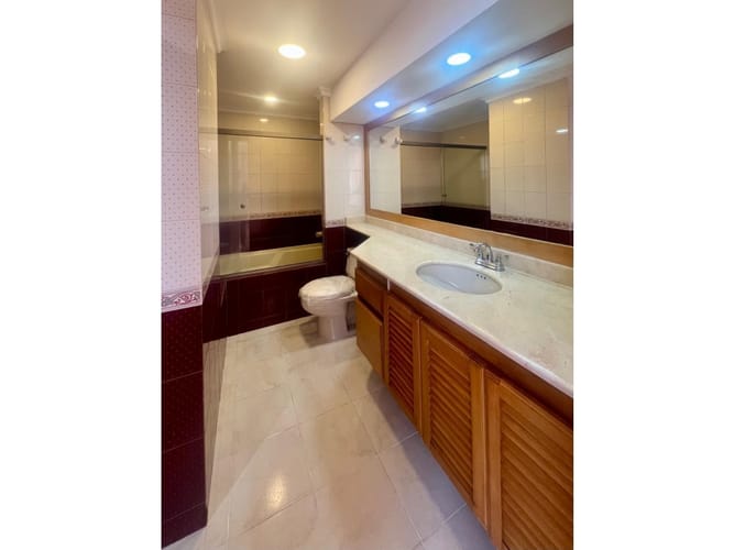 Apartamento en venta en El Poblado, Medellín, 226 m² · foto 23 de 24