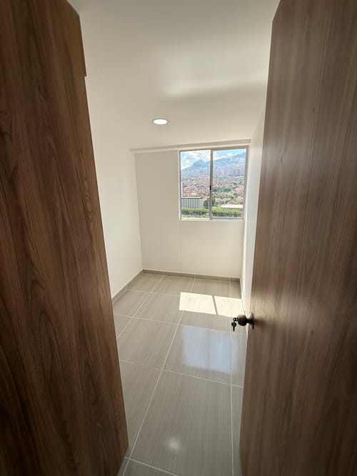 Apartamento de 3 alcobas en arriendo en La Gabriela, Bello, 49 m² · foto 10 de 12