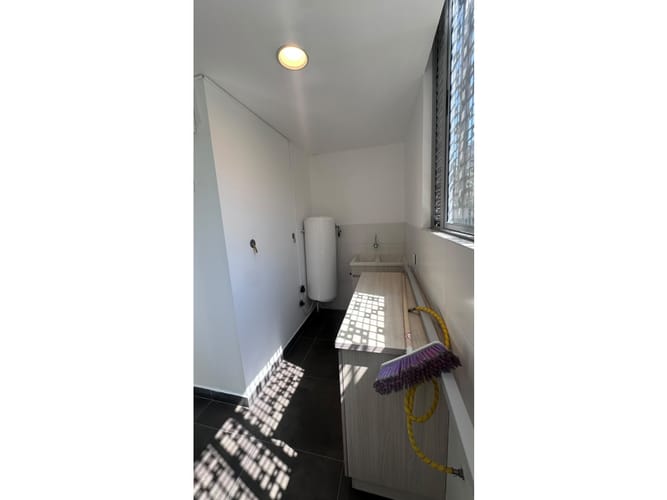 Apartamento de 3 alcobas en venta en El Castillo, Medellín, 245 m² · foto 6 de 17
