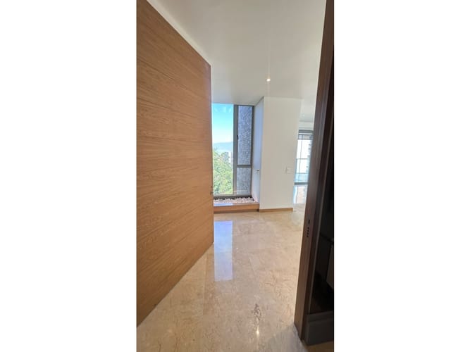 Apartamento de 3 alcobas en venta en El Castillo, Medellín, 245 m² · foto 8 de 17