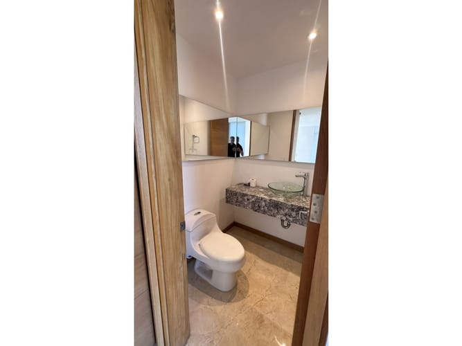 Apartamento de 3 alcobas en venta en El Castillo, Medellín, 245 m² · foto 9 de 17