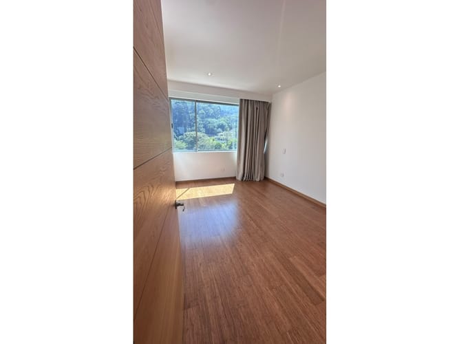 Apartamento de 3 alcobas en venta en El Castillo, Medellín, 245 m² · foto 11 de 17