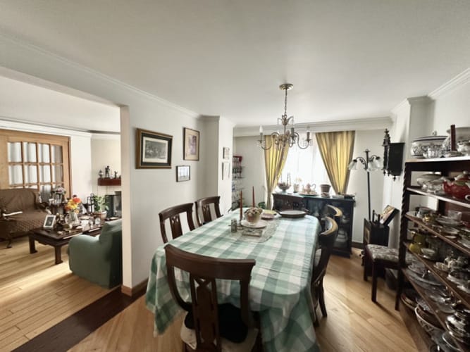 Apartamento de 3 alcobas en venta en Los Rosales, Bogotá, 136 m² · foto 2 de 18