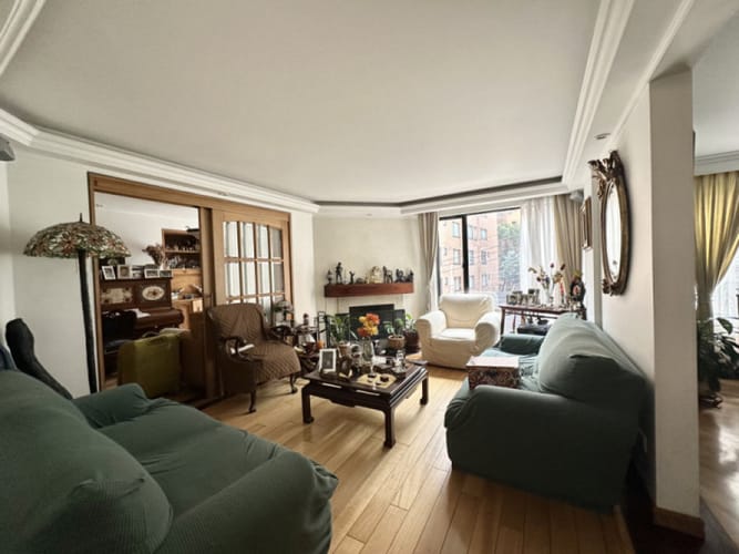 Apartamento de 3 alcobas en venta en Los Rosales, Bogotá, 136 m² · foto 3 de 18