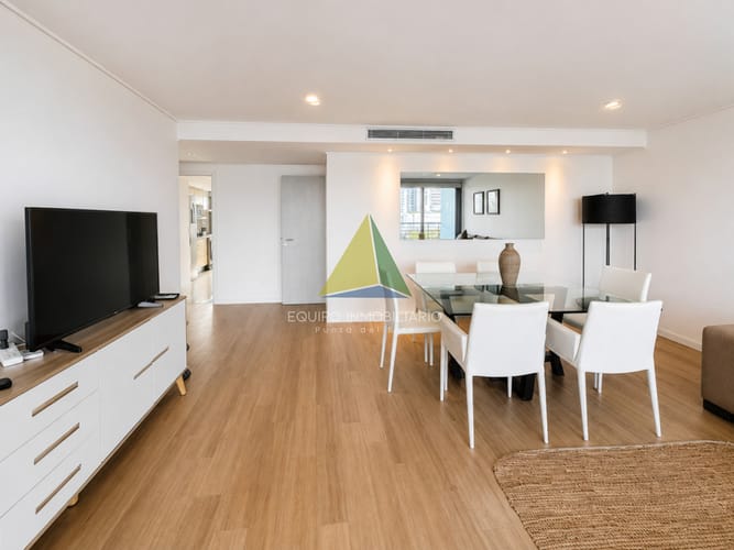 Excelente Apartamento de 2 Dormitorios en Alexander Boulevard, Punta del Este - Ref : EQP8418 · Foto 3